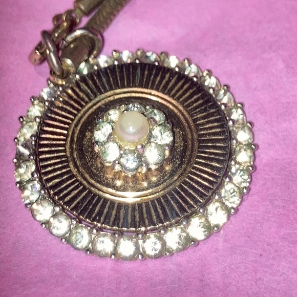 VINTAGE  SIGNED BOUCHER GOLD TONE ROUND CRYSTAL & PEARL PENDANT CHAIN NECKLACE - Picture 2 of 6